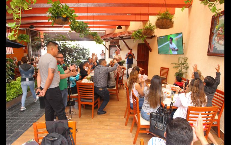 Poco le faltó a los comensales para abrazar de alegría a la gente de servicio. EL INFORMADOR / G. Gallo