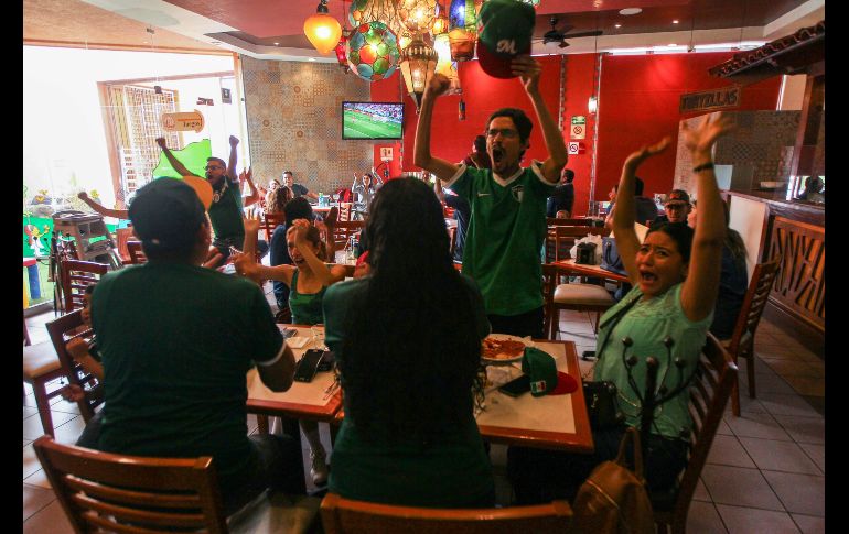 Poco le faltó a los comensales para abrazar de alegría a la gente de servicio. EL INFORMADOR / G. Gallo