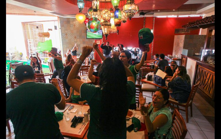 Poco le faltó a los comensales para abrazar de alegría a la gente de servicio. EL INFORMADOR / G. Gallo