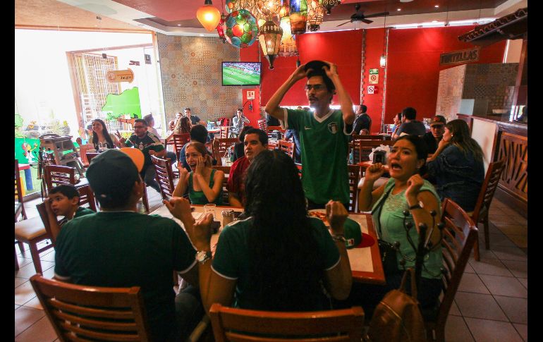 Poco le faltó a los comensales para abrazar de alegría a la gente de servicio. EL INFORMADOR / G. Gallo