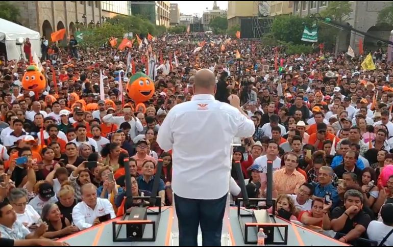 Tras una marcha por el Centro Histórico, el mitin concluyó en la Plaza de la Liberación. TWITTER / @EnriqueAlfaroR