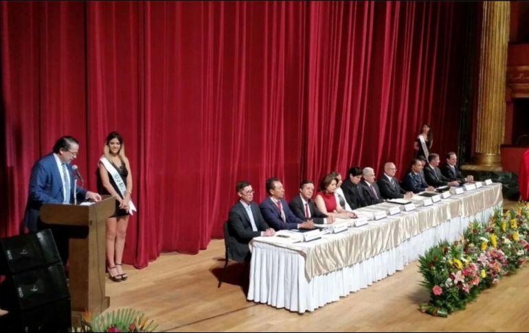 A partir de este año, se entrega por primera vez la Medalla al Mérito Profesional en Ingeniería “Ambrosio Ulloa González”. TWITTER/JLTostadoB