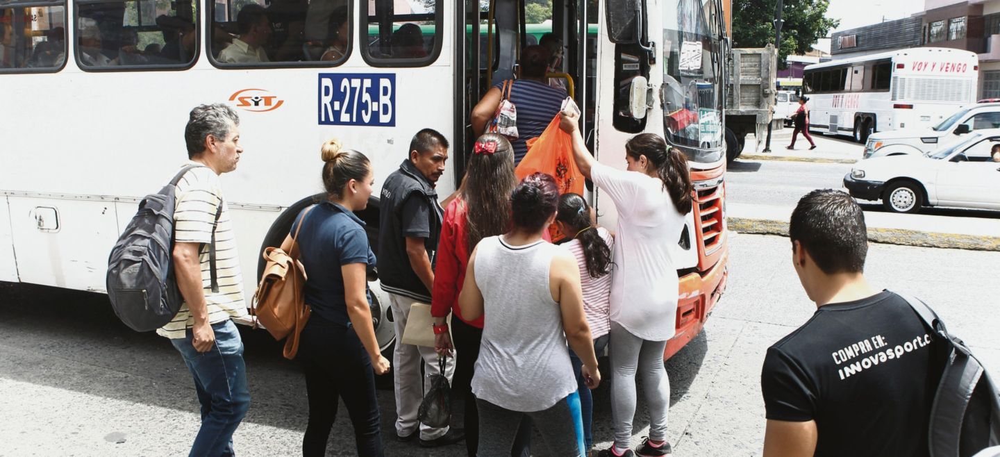 El accidente de una unidad de la ruta 275-B, el 15 de junio, encendió nuevamente los reflectores sobre la calidad del servicio que presta el transporte público en la ciudad. EL INFORMADOR/A. Camacho