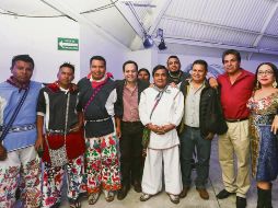 Miembros de la comunidad artística se reunieron en el espacio cultural Kukuruchos con la fórmula al Senado por MC: Clemente Castañeda (c) y Verónica Delgadillo, y los suplentes Ruth López y Alberto Galarza. ESPECIAL