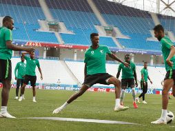 Jugadores de Arabia Saudí se preparan para el duelo de hoy ante Egipto. NTX