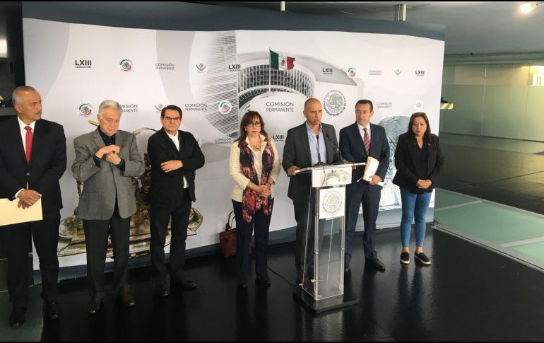 Yeidkol Polevnsky, centro, se presentó hoy ante el Senado de la República. TWITTER / @yeidckol