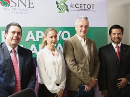 Gilberto Ortega Valdés, Elke Tepper García, Alfonso Petersen Farah y  Raymundo Hernández Hernández firmaron el acuerdo de colaboración de incorporación laboral. ESPECIAL