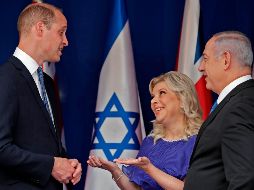 El príncipe Guillermo fue recibido por Netanyahu y su mujer, Sara, en su residencia oficial. AFP/T. Coex