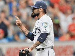 El mexicano lanzó dos tercios de la novena entrada para mantener la ventaja de su equipo. AP