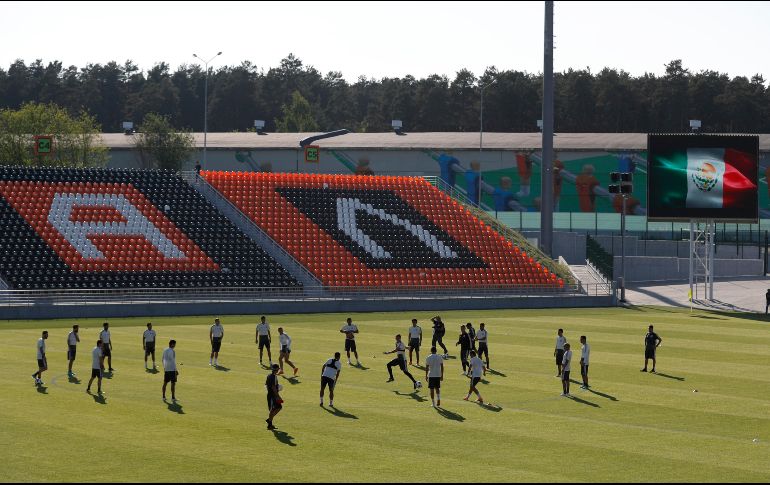 México entrena previo al partido que definirá el Grupo F del Mundial. AP/E. Verdugo