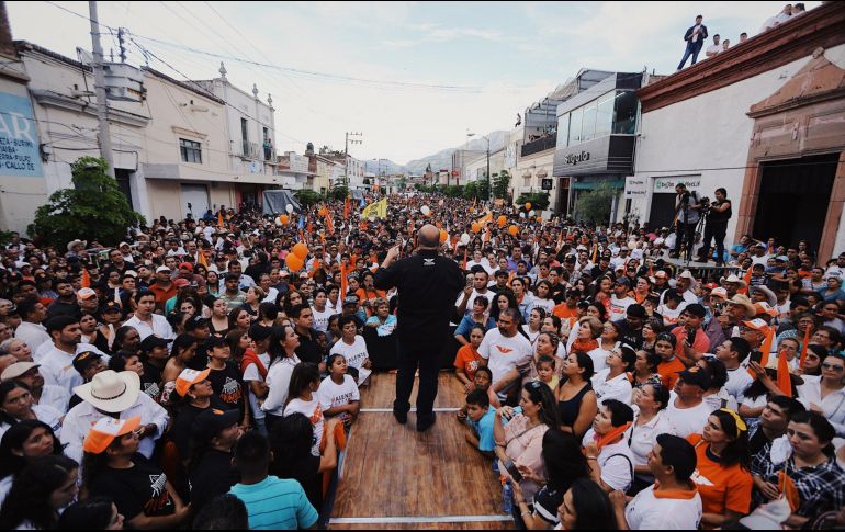 El abanderado naranja resaltó que el fin de la era de los gobiernos corruptos está en la mano de todos los habitantes del Estado. FACEBOOK/EnriqueAlfaroR