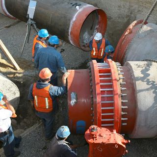 Falla en viejo colector inundó Arcos del Milenio