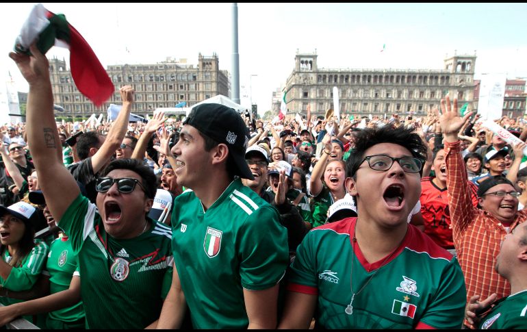 Así fue el festejo por la clasificación a Octavos de final desde el Zócalo. EFE/M. Guzmán