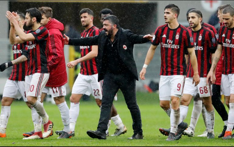 La sanción confirma que el Milan queda excluido de la Europa League la campaña próxima, a menos que apele exitosamente la sanción ante el TAS. AP / ARCHIVO