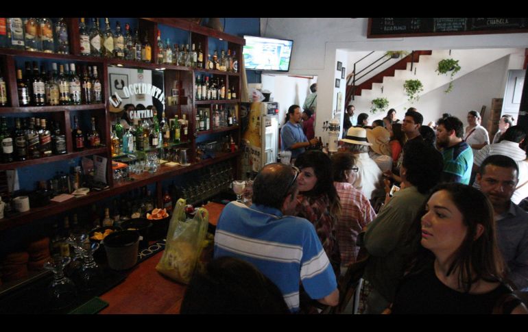 La suspensión de la Ley Seca beneficiará 680 mil personas que trabajan directamente en el sector restaurantero en todo el estado. EL INFORMADOR/ ARCHIVO