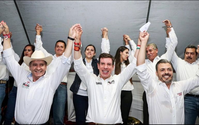 Como último acto de proselitismo, Castro Reynoso certificó ante notario todos los compromisos que firmó en los tres meses de campaña. FACEBOOK/miguelcastroreynoso