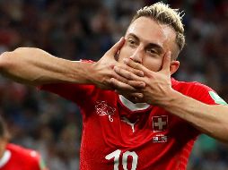 Festejo provisional. El suizo Josip Drmic celebra la segunda ventaja de su equipo. AP