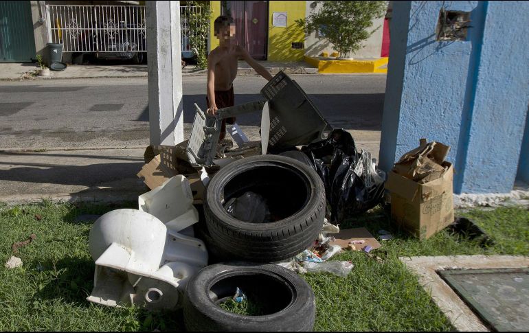 Pretenden crear conciencia sobre la necesidad de mantener los domicilios limpios para evitar enfermedades como el dengue, chikungunya y el zika, que en temporada de lluvias proliferan a lo largo y ancho del país. NTX / ARCHIVO