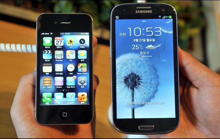 En 2012, un tribunal estadounidense dio la razón a Apple y ordenó a la compañía surcoreana a indemnizarle con 1.050 millones de dólares por los beneficios obtenidos por la comercialización de once modelos, entre ellos el Galaxy S II. AFP / Jung Yeon-je