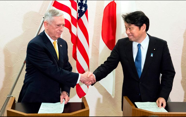 El secretario de Defensa prometió que EU no bajará la guardia ante Norcorea en Asia, aunque Trump haya anunciado el final de los ejercicios militares entre su país y Surcorea. AFP / T. Ohsumi