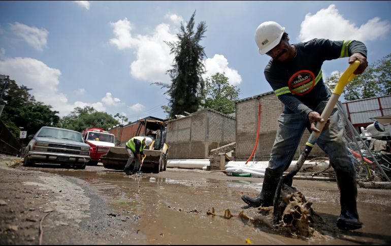 El primer edil recalca que el problema de las inundaciones es por el desvío de colectores que se tuvo que hacer para la Línea 3 en La Normal y señala que lo que se debe hacer es dar una solución definitiva. EL INFORMADOR / F. Atilano