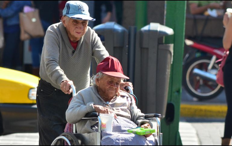 Además, se presentaron dos acuerdos para exhortar al gobernador a crear un protocolo interinstitucional de atención a los adultos mayores. EL INFORMADOR / ARCHIVO