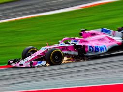 Pérez espera escalar posiciones poco a poco durante la carrera de este domingo o al menos terminar el Gran Premio de Austria. TWITTER / @SChecoPerez