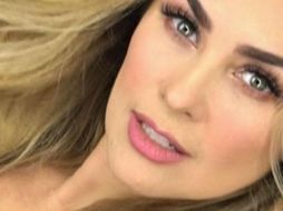 Hace unos días, Arámbula dio de qué hablar por la diminuta cintura que se observa en una fotografía. INSTAGRAM/ aracelyarambula