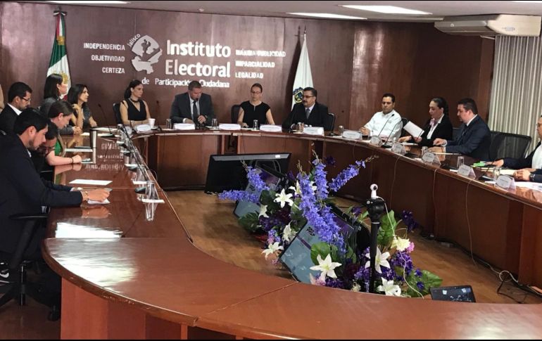 Tras declarar oficialmente abierta la sesión permanente de la jornada electoral, dicen que será una contienda disputada en la que garantizan que las decisiones dela ciudadanía serán respetadas. TWITTER / @iepcjalisco