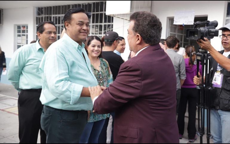 El candidato de Morena dijo que si los resultados de la elección no le favorecen respetará la decisión; el del Verde, llamó a todos a conducirse con civilidad y respetar los resultados. ESPECIAL /