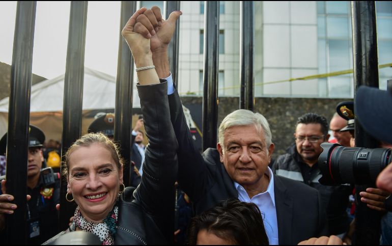 Adelanta que en la tarde comerán en familia con el candidato presidencial, quien después se dirigirá a sus oficinas de la colonia Roma y por la noche ofrecerá una conferencia de prensa. AFP / R. Schemidt