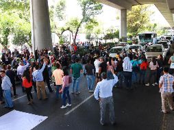 Un grupo de al rededor de 50 personas, decide cerrar la circulación de la lateral de Periférico a la altura de Viaducto, todo esto para exigir su derecho al voto. NTX / F. Estrada