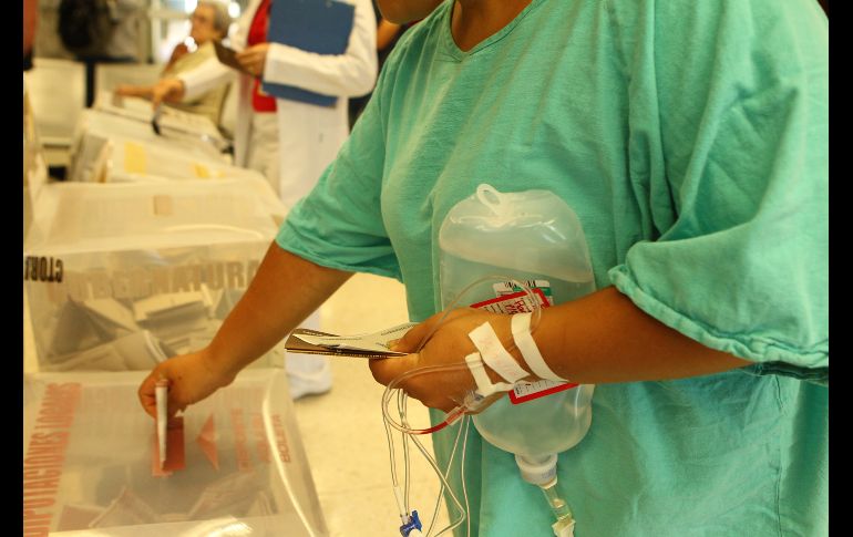 En el Hospital General Regional del IMSS se instaló una casilla especial para pacientes, sus familiares y personal del instituto. EL INFORMADOR