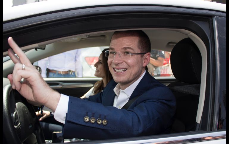 El candidato presidencial de la coalición de Todos por México, Ricardo Anaya, tras emitir su voto en Querétaro, Querétaro.