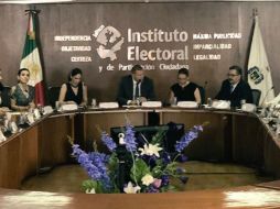 Los consejeros, representantes de partidos y medios de comunicación fueron testigos de este ejercicio en el área de Informática, donde observaron el funcionamiento de los servidores y demás procesos requeridos. TWITTER/ @iepcjalisco