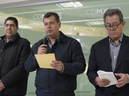 José Ramón Amieva (centro) reporta denuncias recibidas y 175 llamadas para denunciar distintos delitos electorales. TWITTER / @amievajoserra