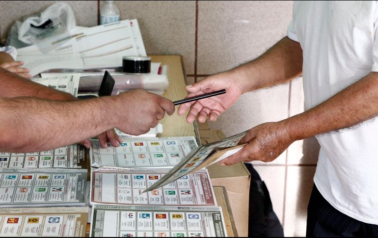 En la sede del Tecnológico de Monterrey, campus Ciudad de México, después del cierre oficial de casillas, se inició el conteo de los votos emitidos desde el exterior. EL INFORMADOR / A. Camacho