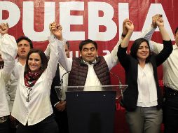 Barbosa Huerta aseguró que las encuestas de salida lo favorecieron durante la jornada electoral, y que mantiene sobre su principal opositora, Martha Erika Alonso, una diferencia de 10 puntos. SUN / O. Contreras