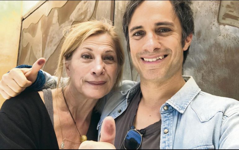 Gael García Bernal. “Qué bonito es salir a votar, especialmente con mi madre. #VotoLibre”.