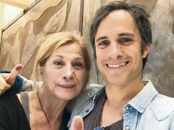 Gael García Bernal. “Qué bonito es salir a votar, especialmente con mi madre. #VotoLibre”.