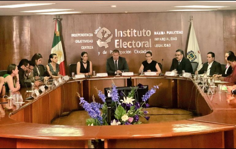 Alcaraz Cross también informó que se detectó duplicación de códigos de barras en las actas de algunas casillas. TWITTER / @iepcjalisco