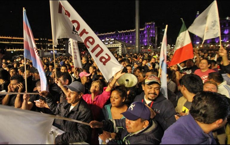 Aspecto de la explanada del zócalo capitalino, lugar a donde se dieron cita miles de simpatizantes de López Obrador para celebrar su triunfo. SUN/C. Mejía