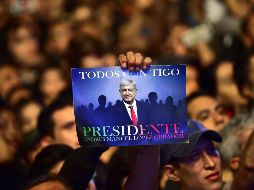De acuerdo con el INE, López Obrador obtuvo entre 53 % y 53.8 % de los votos. AFP/P. Pardo