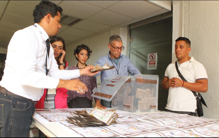 El vocal dijo que mañana se prevé una sesión en cada consejo distrital, para preparar los cómputos distritales a realizarse el miércoles. EL INFORMADOR/ G. Gallo