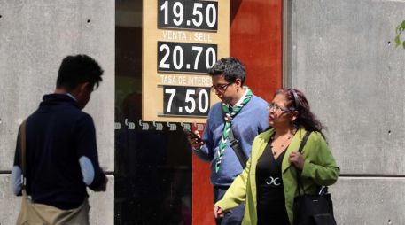 Sin variaciones mayores, fluctuación del peso frente al dólar tras elecciones