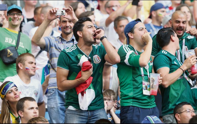 Relajo. Algunos gritaban el ahora famoso “Ole” en las gradas de la Arena Samara, cada que los brasileños querían quitar el balón a los mexicanos y éstos lograban escapar con el esférico. NTX
