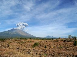 Las autoridades mantienen el nivel naranja de alerta de aviación, y el nivel 3 de alerta de erupción. AFP/S. Tumbelaka
