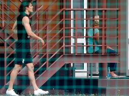 De momento, Cavani hace trabajo de recuperación al margen de sus compañeros. EFE/F. Robichon