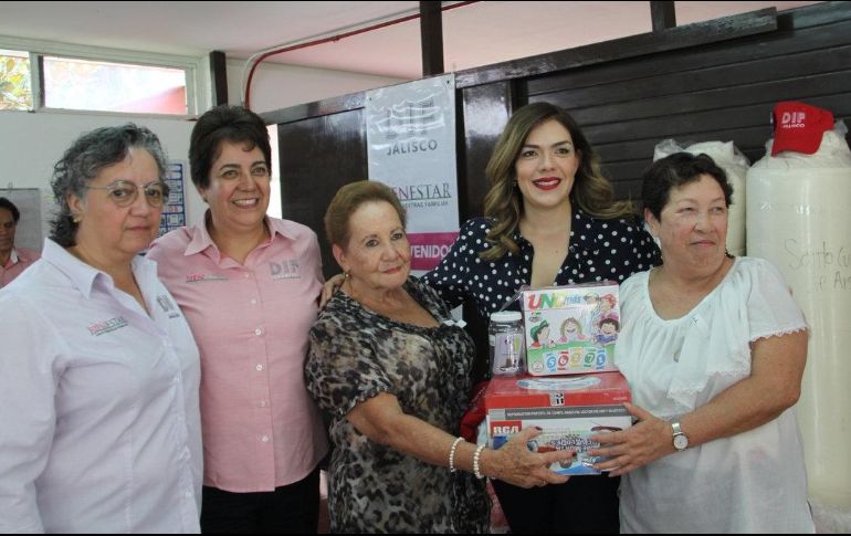 Consideran que los beneficios para quienes se mantienen activos durante la llamada ''tercera edad'' y participan en actividades comunitarias, van más allá de la salud física y mental. TWITTER / @DIFJalisco