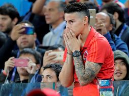 Ausente por su lesión, James trató de ser un influjo positivo para sus compañeros. EFE / Lavandeira jr